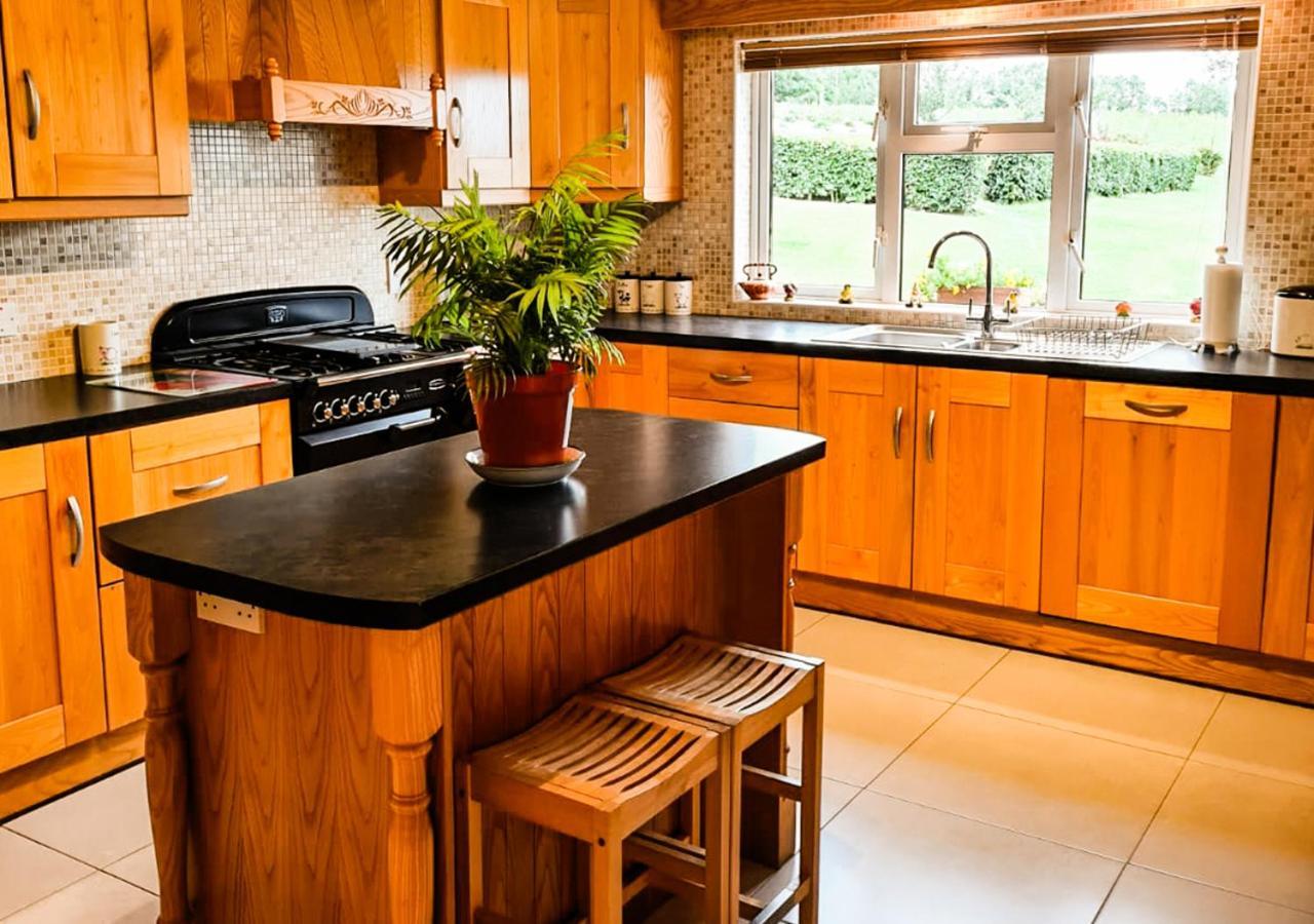 Moat Holiday Rental Lisnaskea Dış mekan fotoğraf
